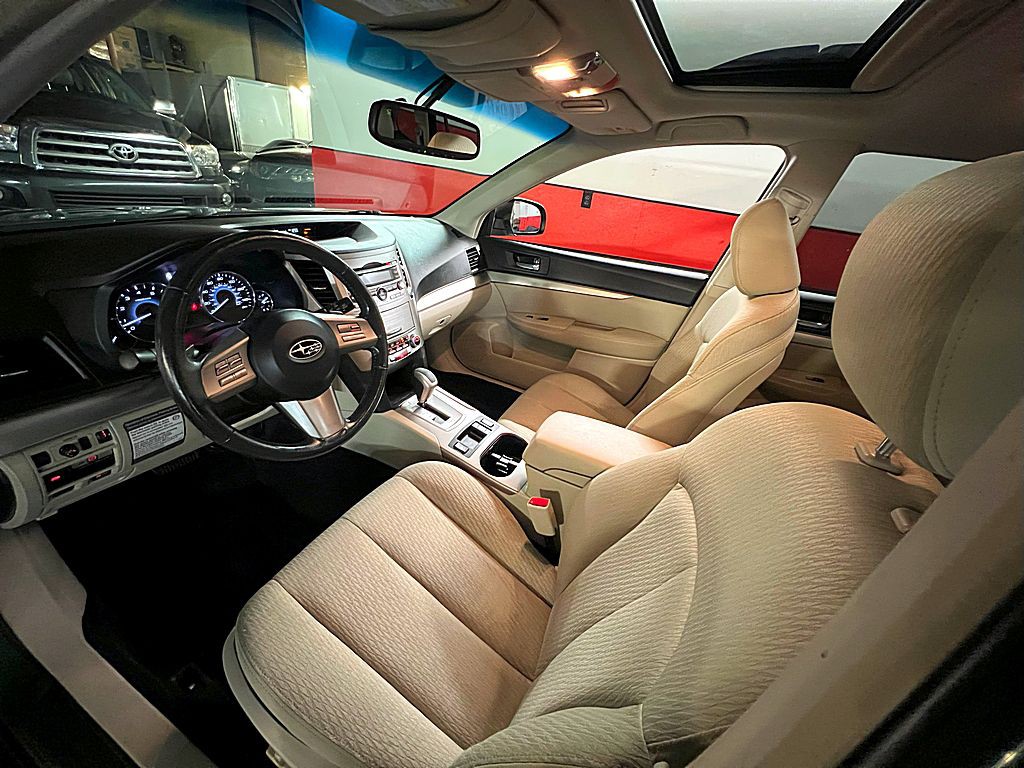 2011 Subaru Outback Image 10