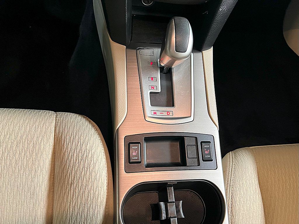 2011 Subaru Outback Image 12