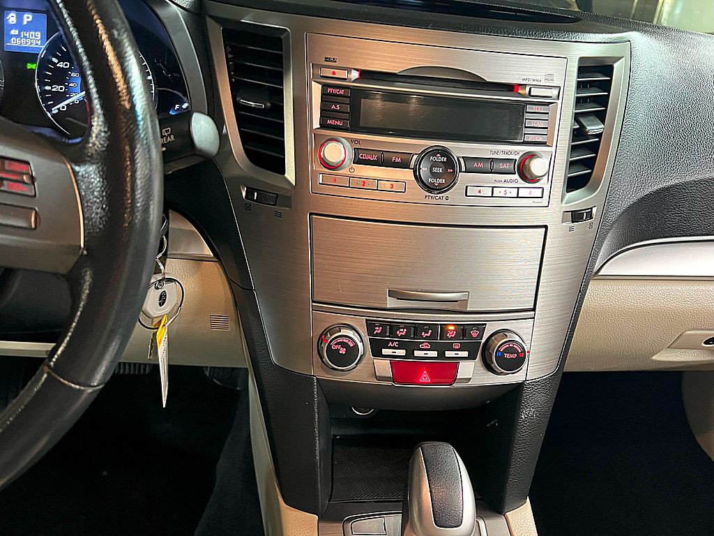 2011 Subaru Outback Image 13