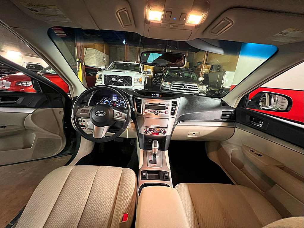 2011 Subaru Outback Image 17