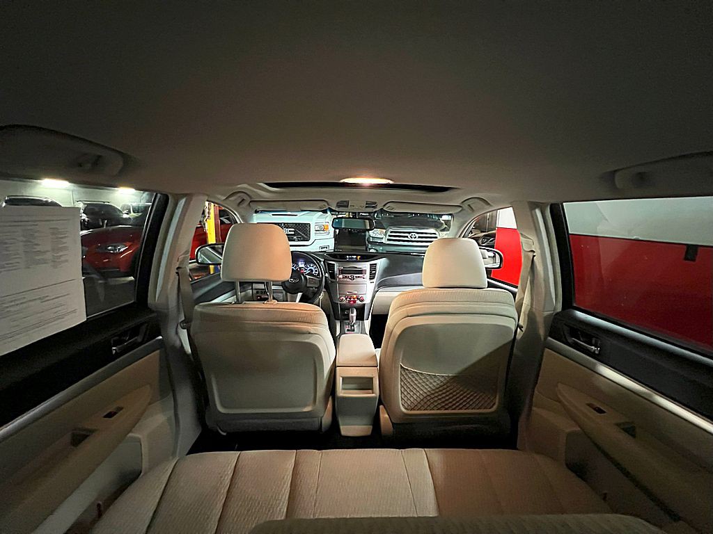 2011 Subaru Outback Image 20