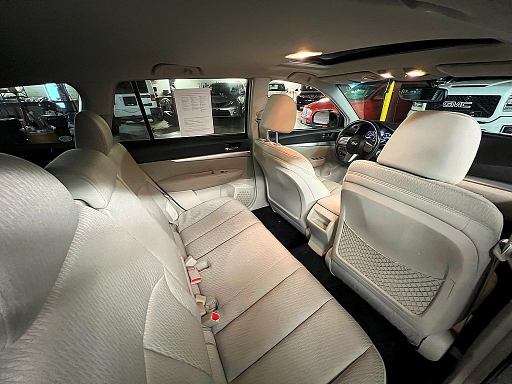 2011 Subaru Outback Image 21