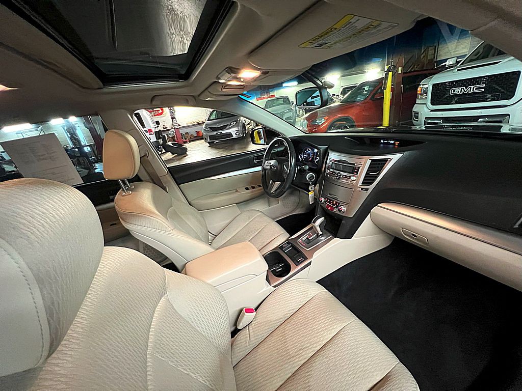 2011 Subaru Outback Image 22