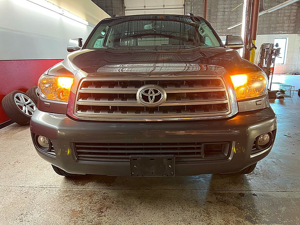 2016 Toyota Sequoia Image 4