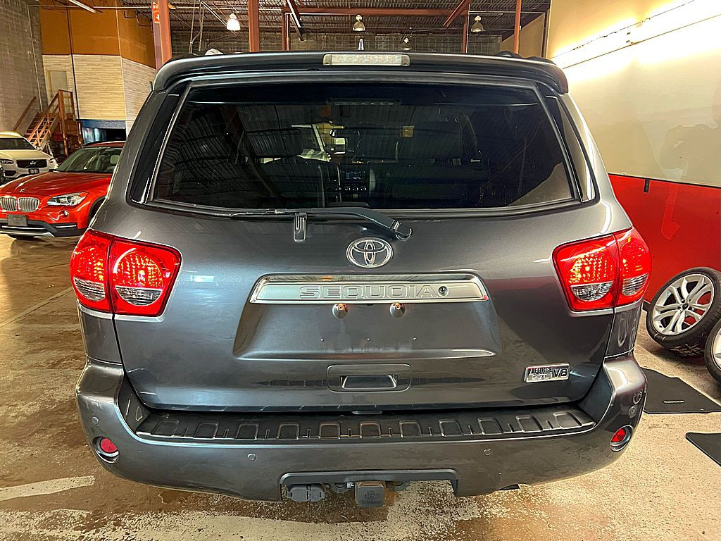 2016 Toyota Sequoia Image 7
