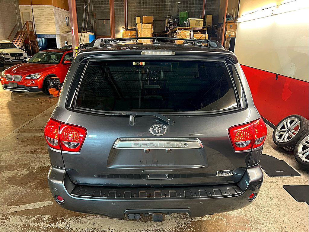 2016 Toyota Sequoia Image 8