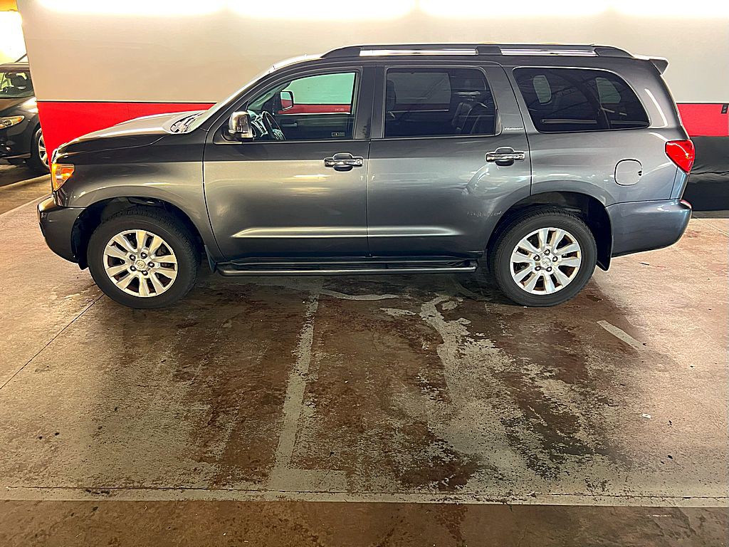 2016 Toyota Sequoia Image 10