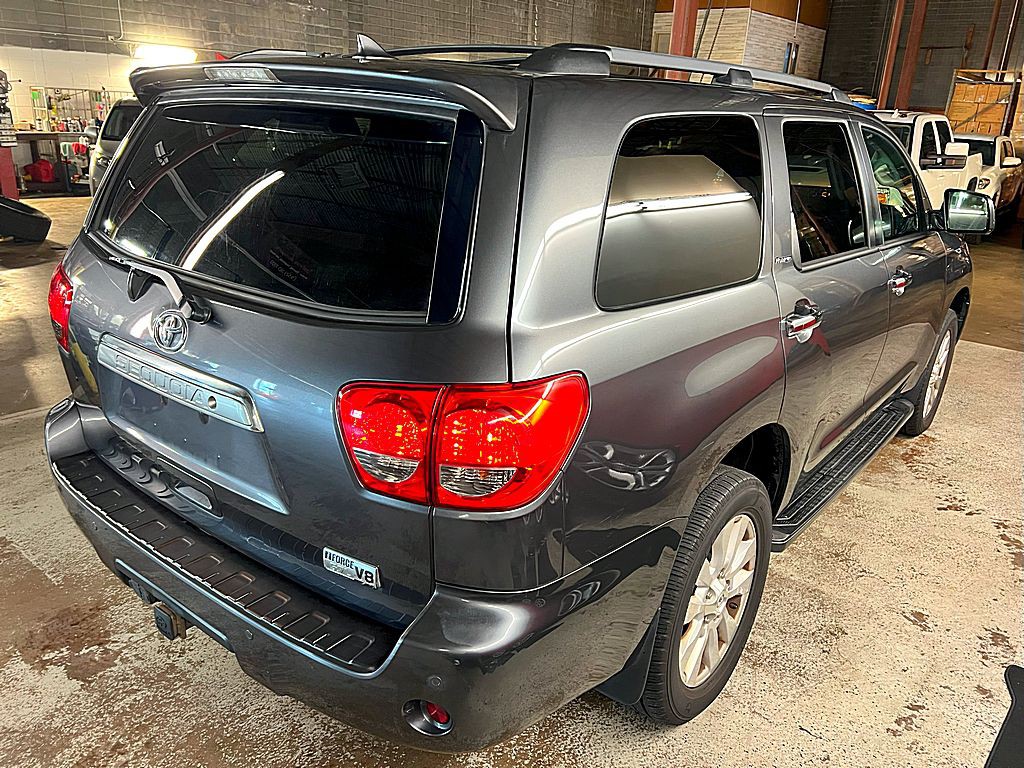 2016 Toyota Sequoia Image 11