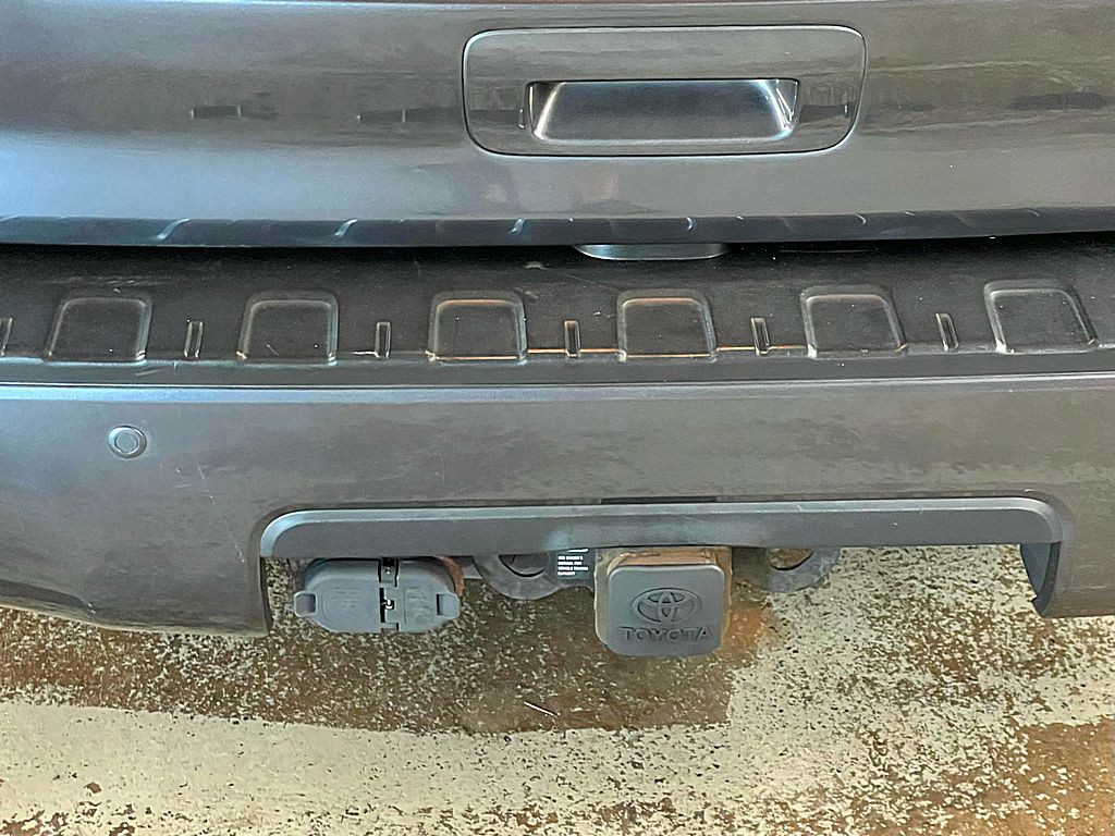2016 Toyota Sequoia Image 14