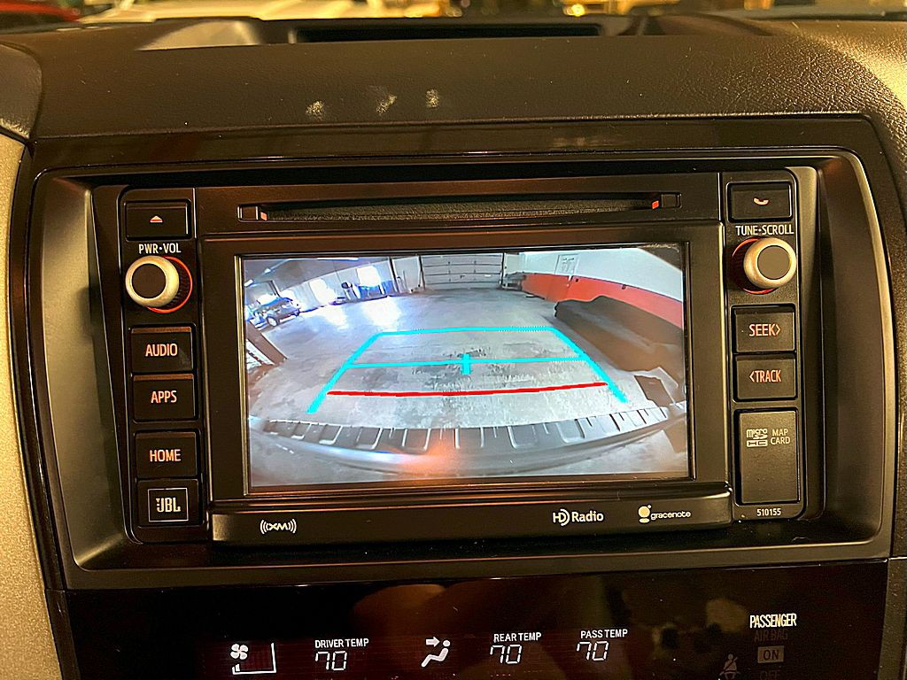 2016 Toyota Sequoia Image 18