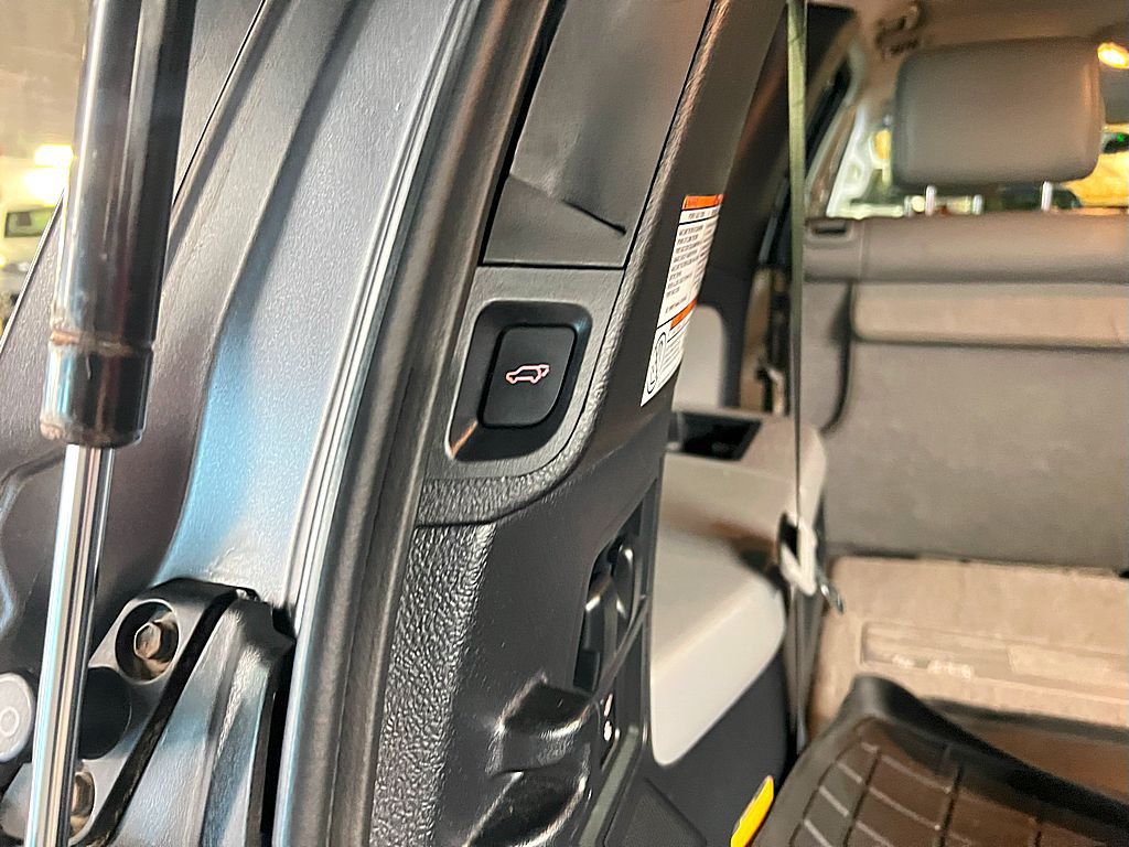 2016 Toyota Sequoia Image 33