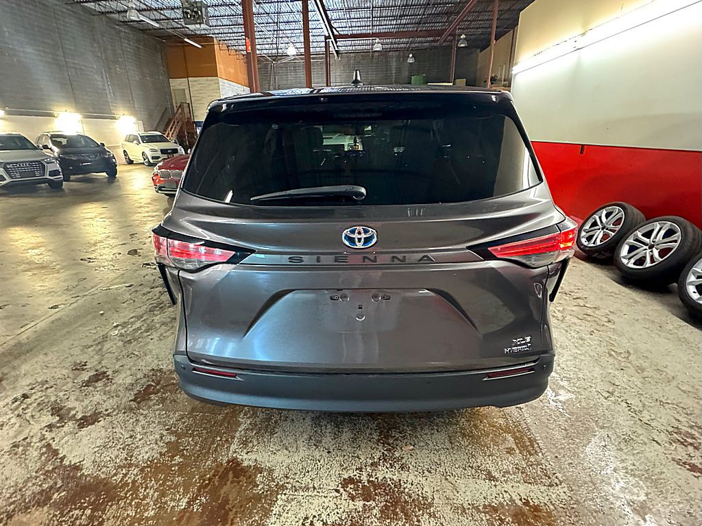 2021 Toyota Sienna Image 6