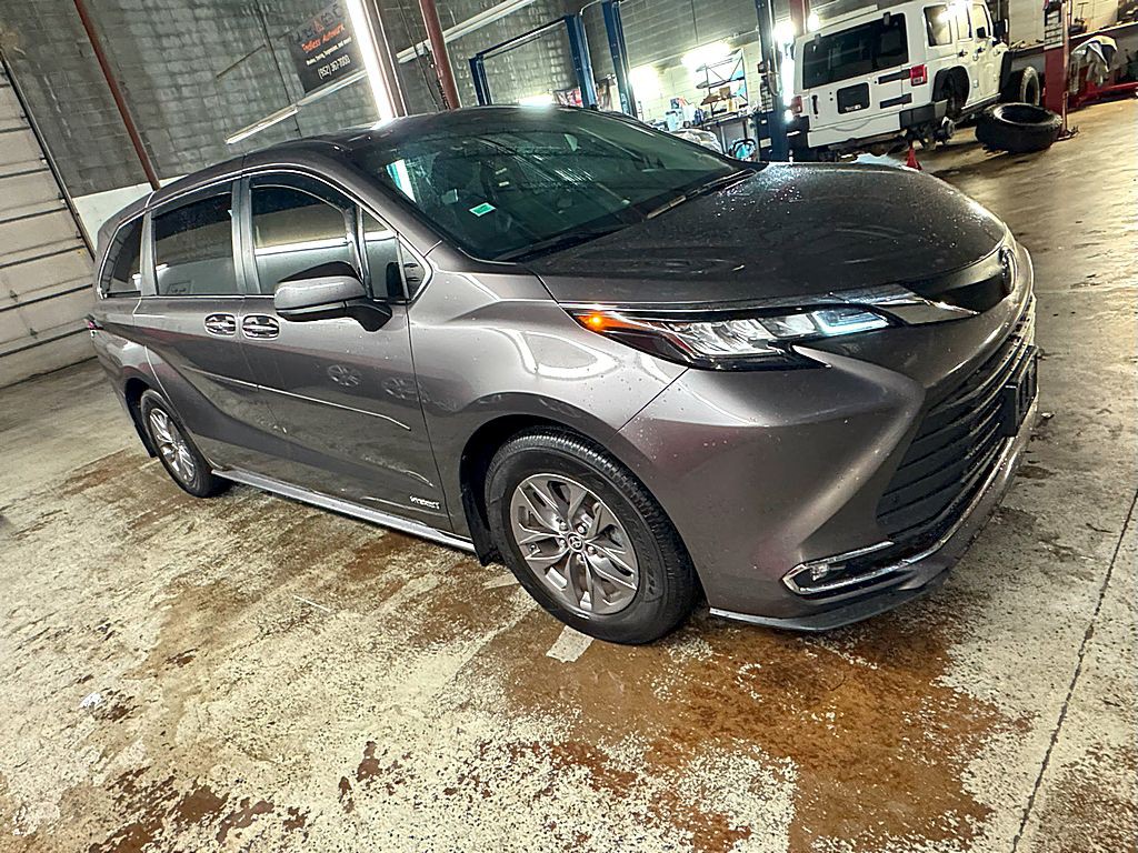 2021 Toyota Sienna Image 8