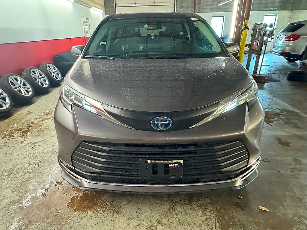 2021 Toyota Sienna Image 9