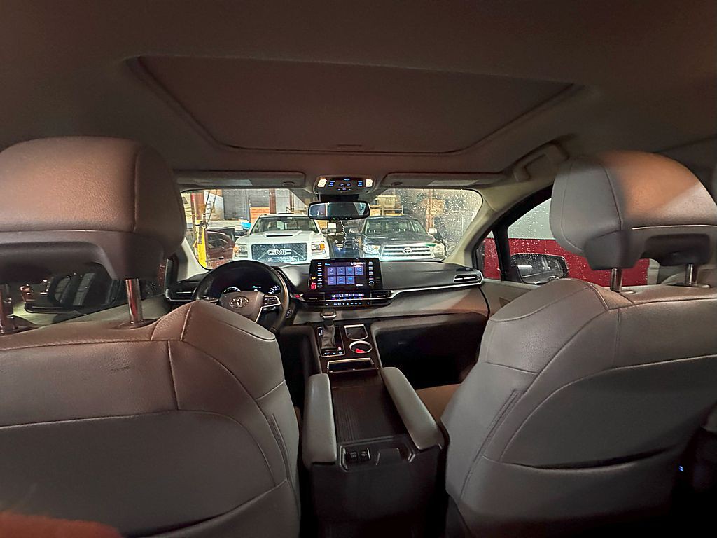 2021 Toyota Sienna Image 18
