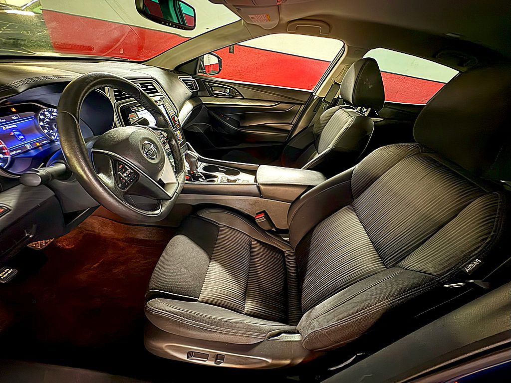2016 Nissan Maxima Image 11
