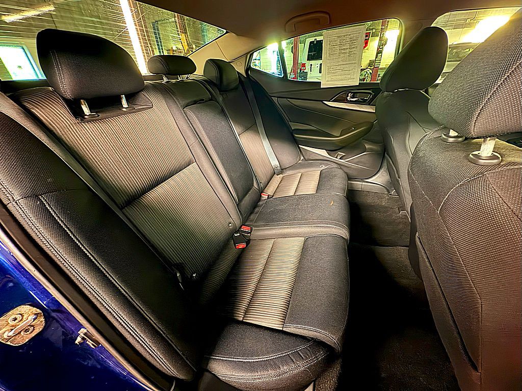 2016 Nissan Maxima Image 18