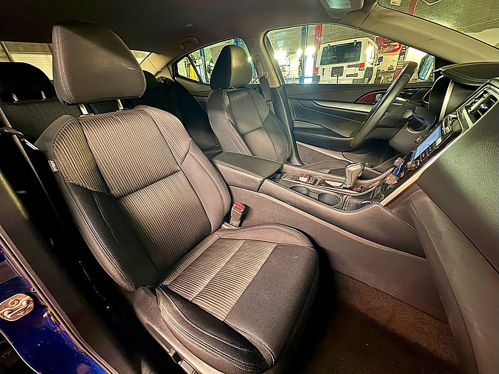 2016 Nissan Maxima Image 25