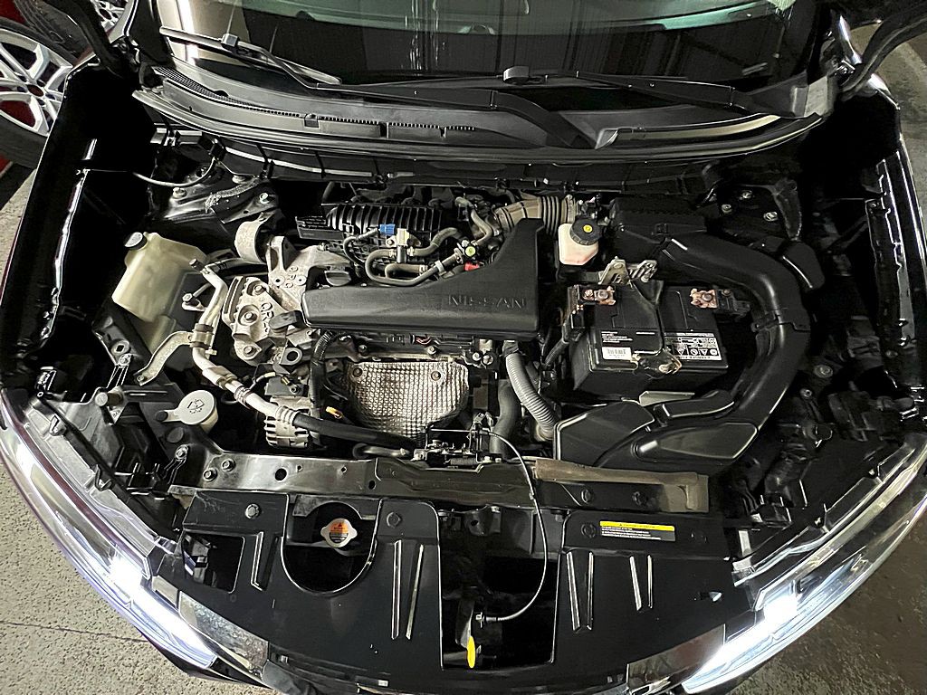 2017 Nissan Rogue Image 2