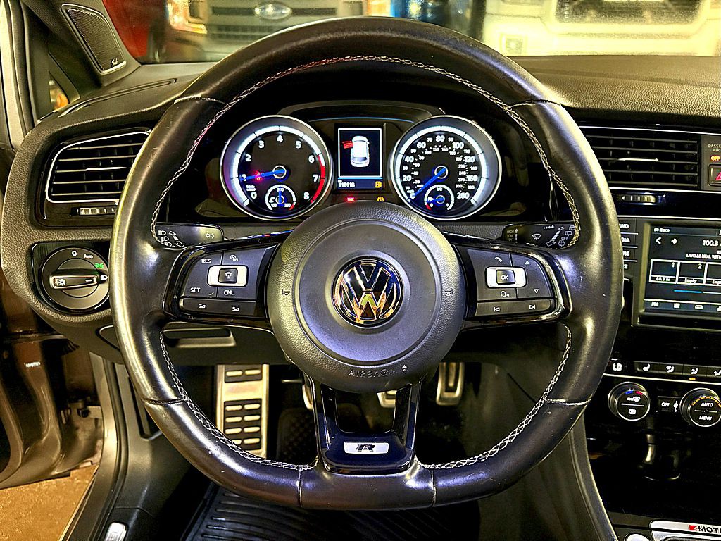 2017 Volkswagen Golf Image 11