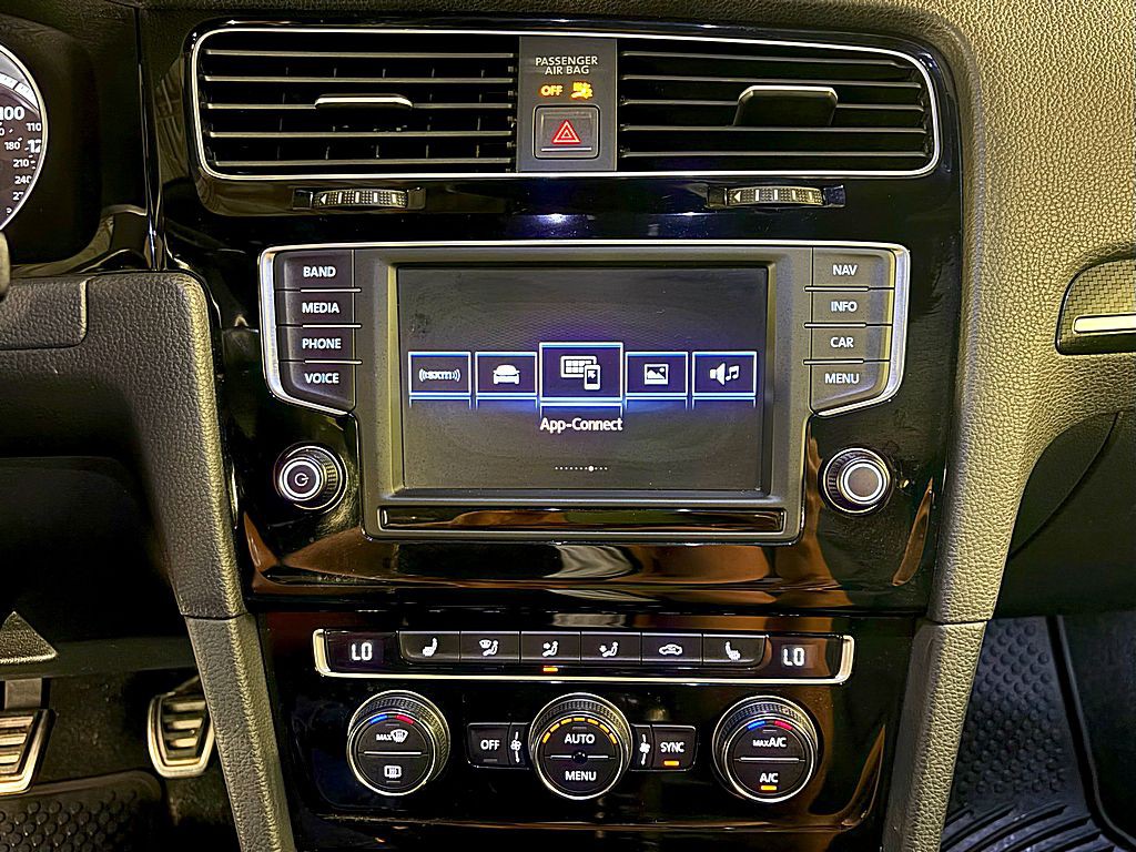 2017 Volkswagen Golf Image 13
