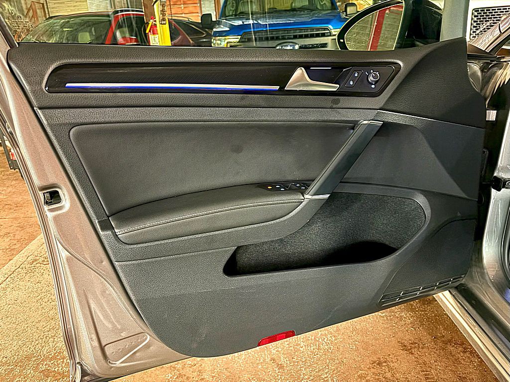 2017 Volkswagen Golf Image 18