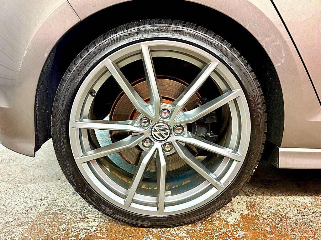 2017 Volkswagen Golf Image 24