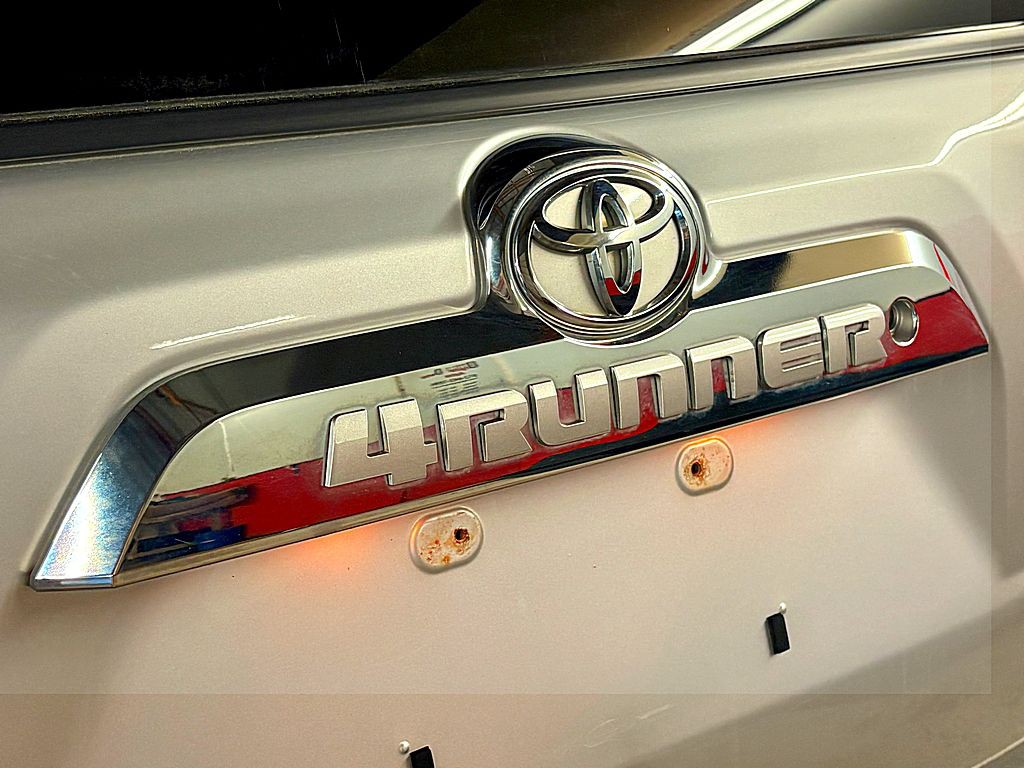 2011 Toyota 4Runner Image 30