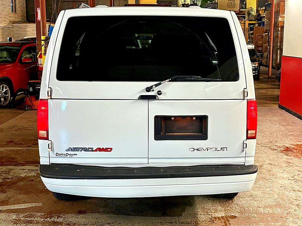 2005 Chevrolet Astro Image 6