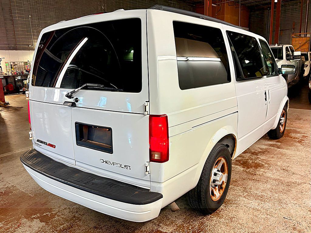 2005 Chevrolet Astro Image 7