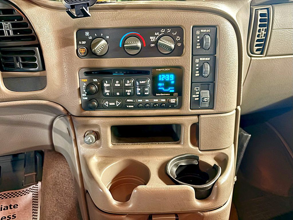 2005 Chevrolet Astro Image 12