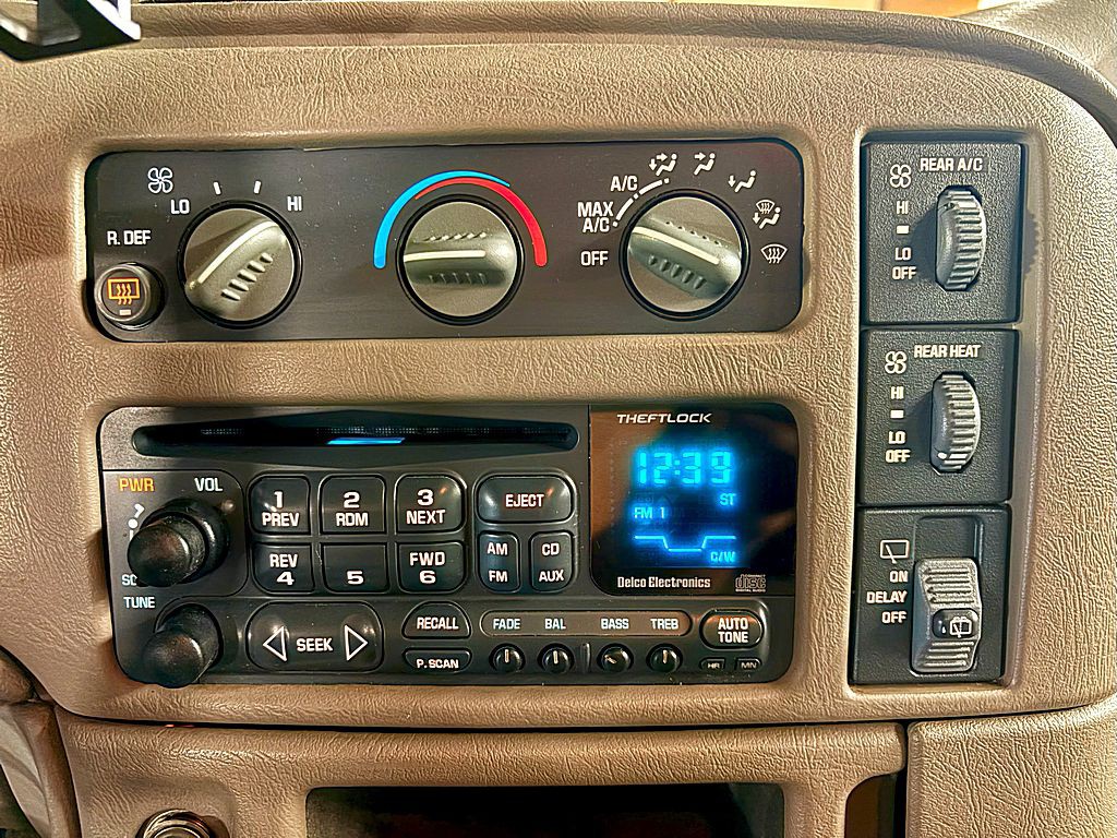 2005 Chevrolet Astro Image 13