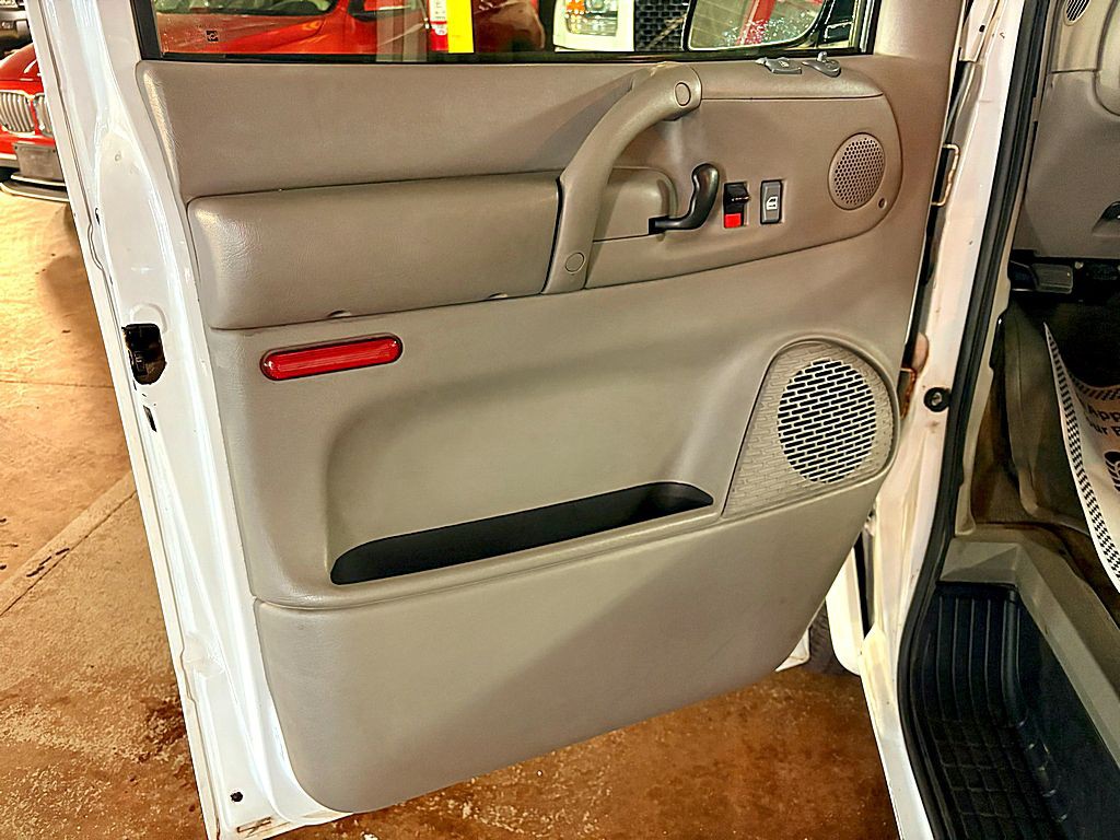 2005 Chevrolet Astro Image 15