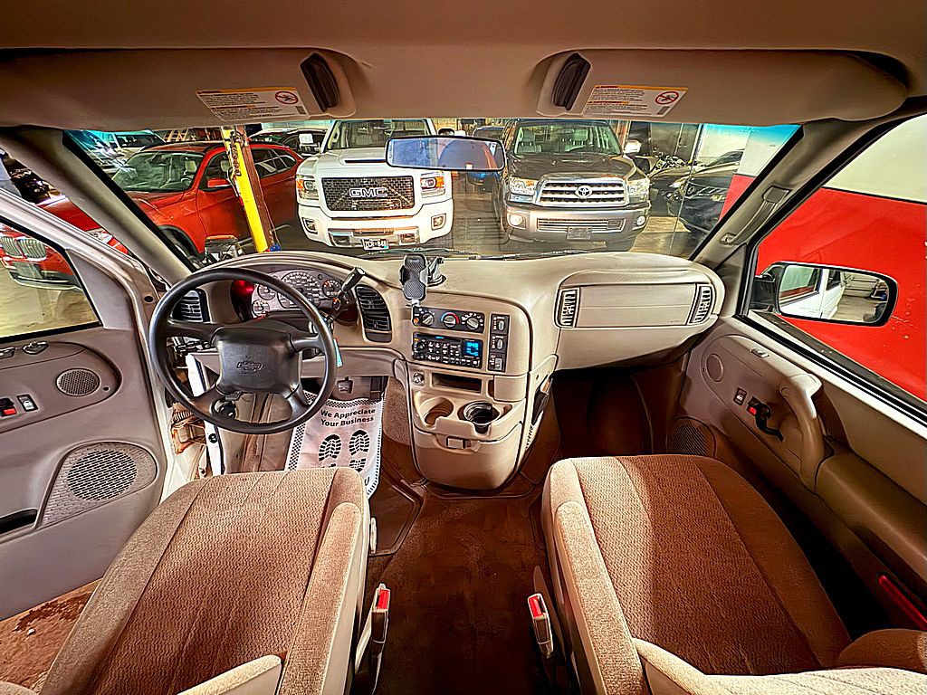 2005 Chevrolet Astro Image 16
