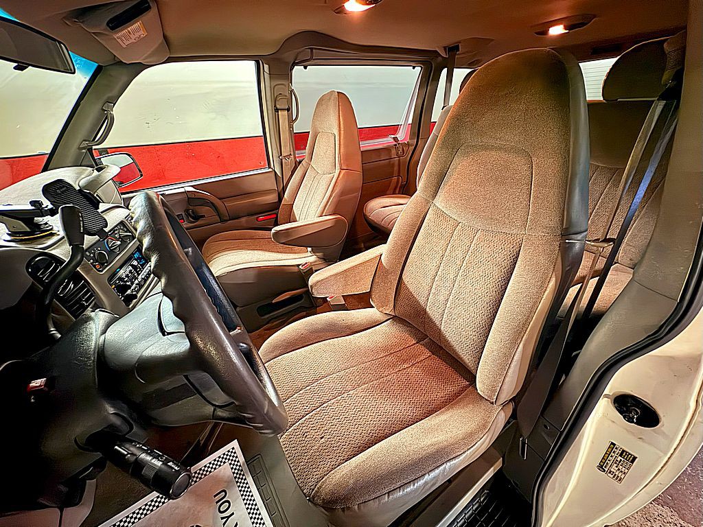 2005 Chevrolet Astro Image 17
