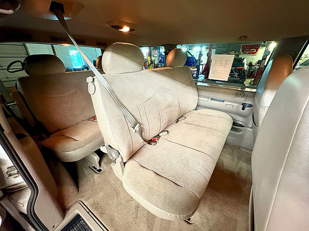 2005 Chevrolet Astro Image 21