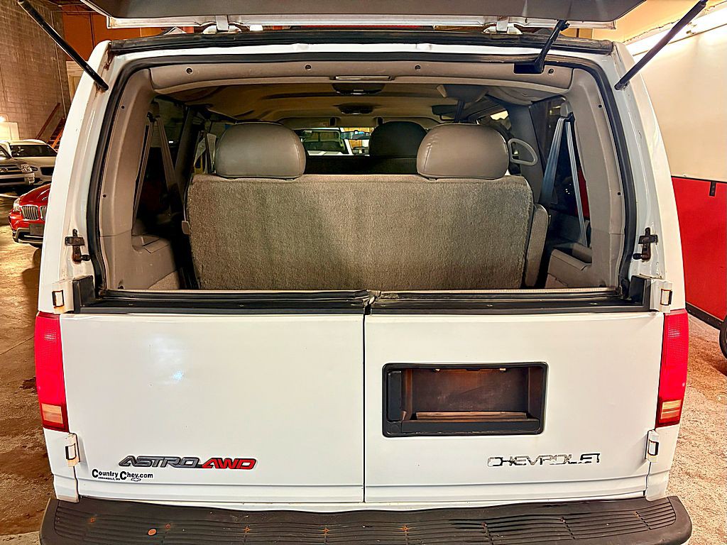 2005 Chevrolet Astro Image 22