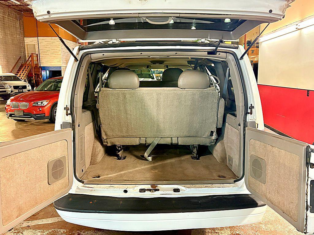 2005 Chevrolet Astro Image 23