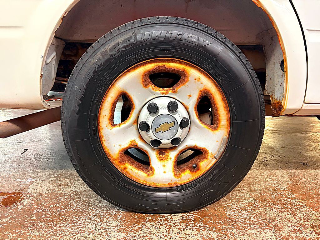 2005 Chevrolet Astro Image 25