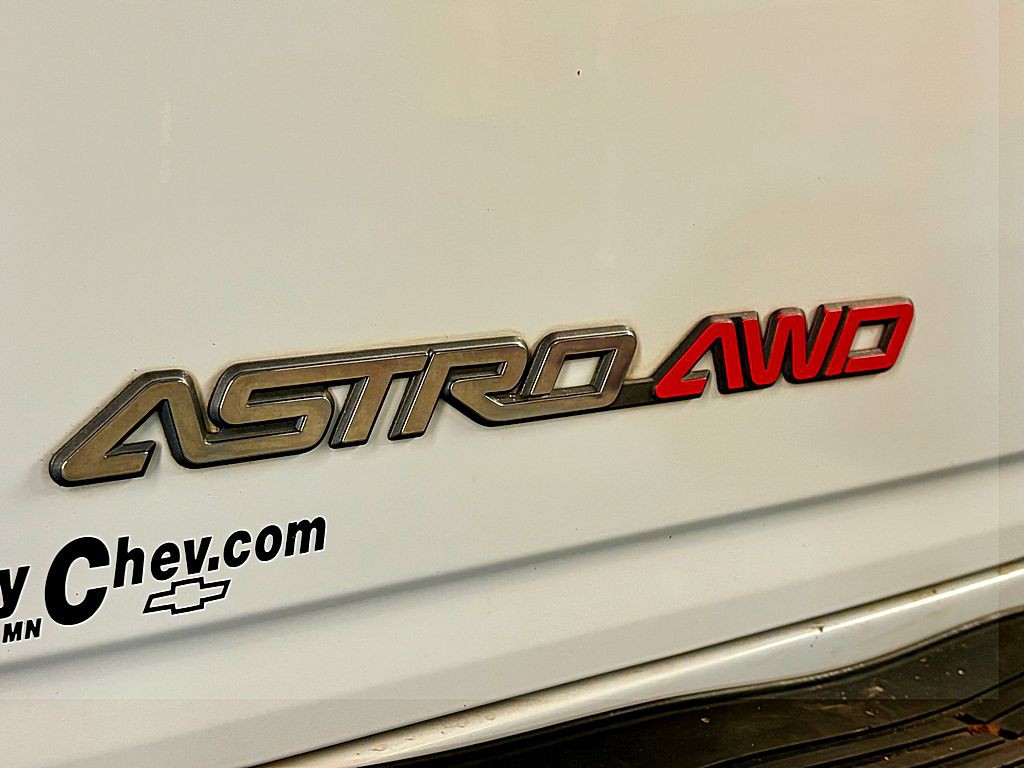 2005 Chevrolet Astro Image 26