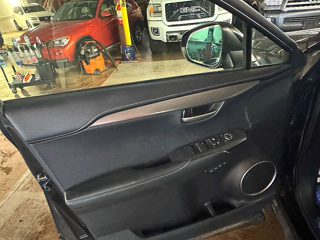 2015 Lexus NX Image 10