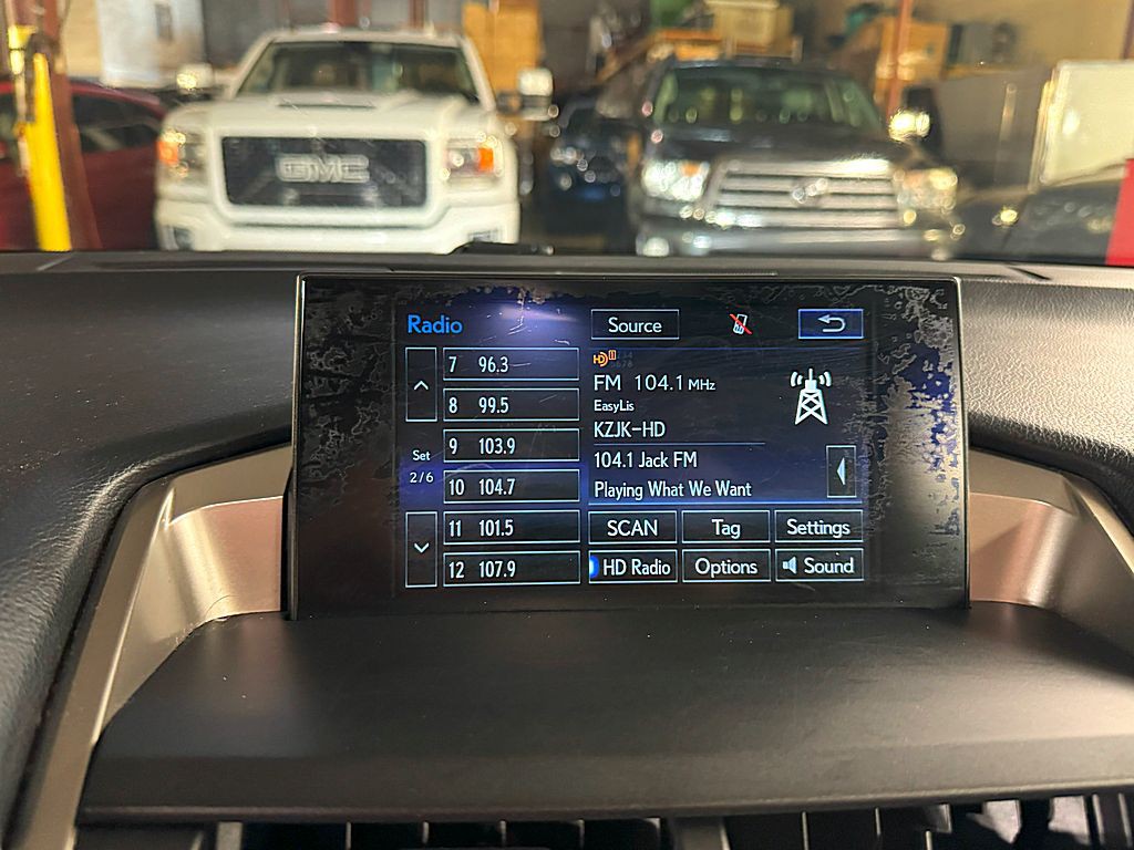 2015 Lexus NX Image 16