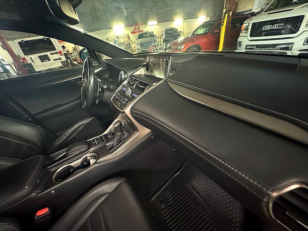 2015 Lexus NX Image 25