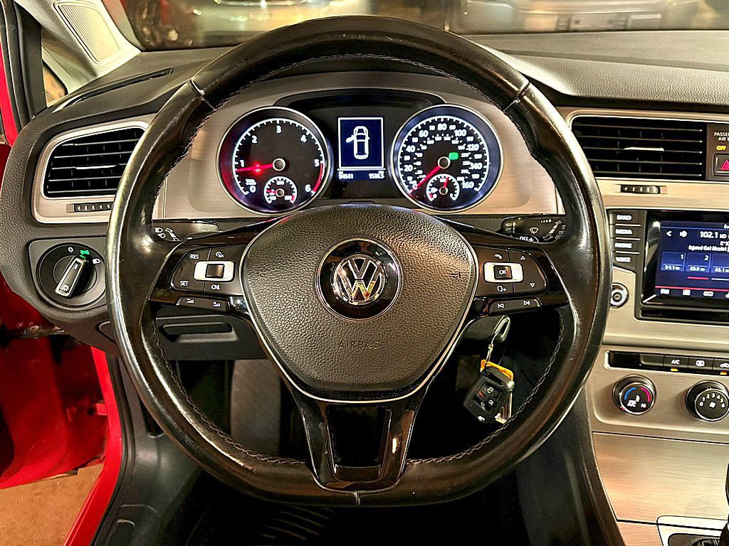 2015 Volkswagen Golf Image 11