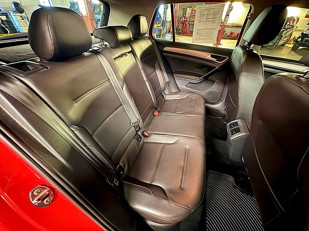 2015 Volkswagen Golf Image 20