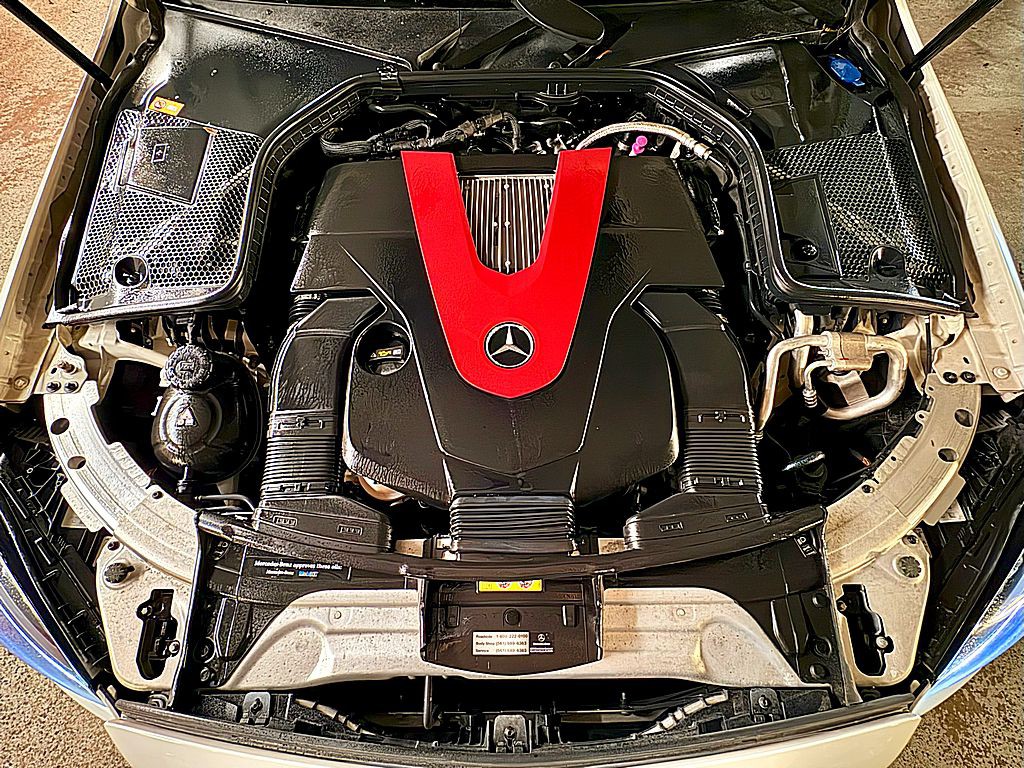 2016 Mercedes-Benz C-Class Image 2