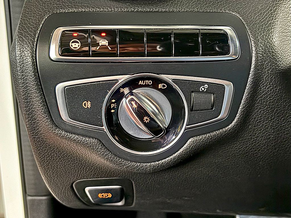 2016 Mercedes-Benz C-Class Image 18