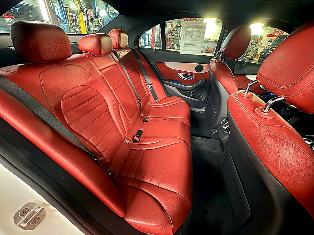 2016 Mercedes-Benz C-Class Image 25