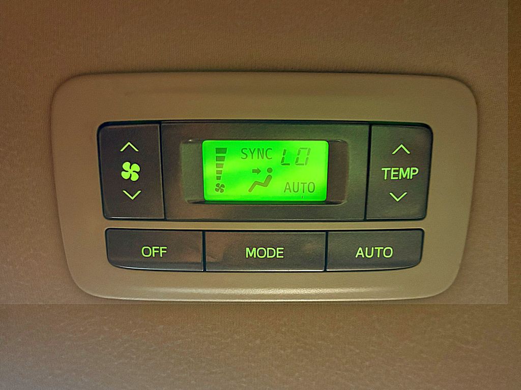2013 Toyota Sienna Image 19