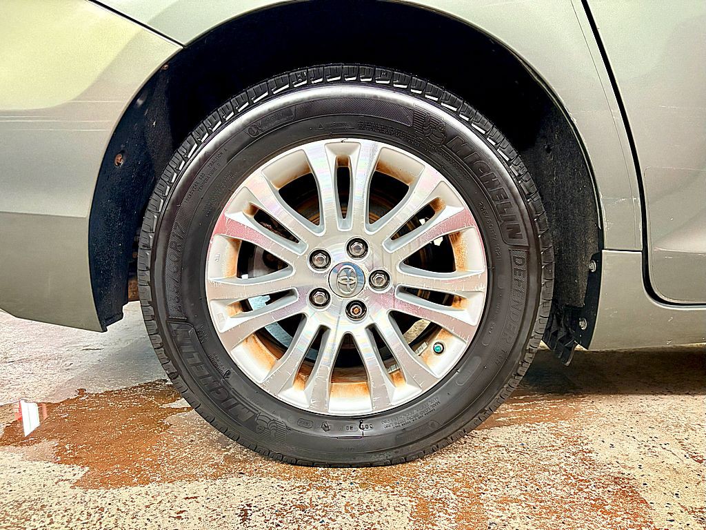 2013 Toyota Sienna Image 31
